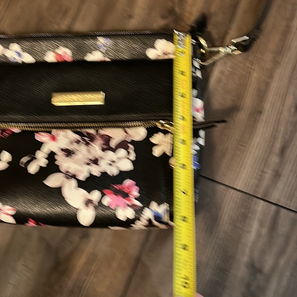 Liz Claiborne Small Crossbody Purse - Picture 8 of 11